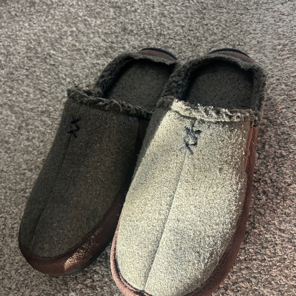 Cozy Two-Tone Slippers - Picture 2 of 4